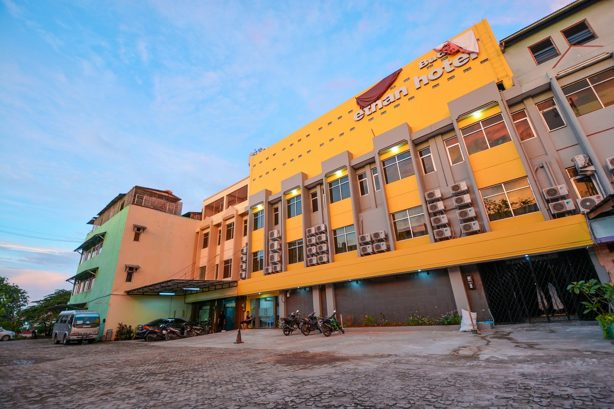Zen Cilincing Raya Hotel